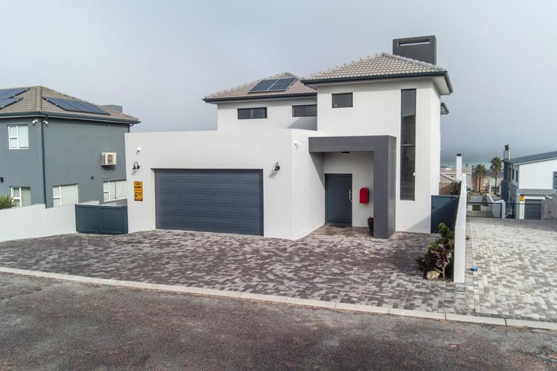 5 Bedroom Property for Sale in Myburgh Park Western Cape